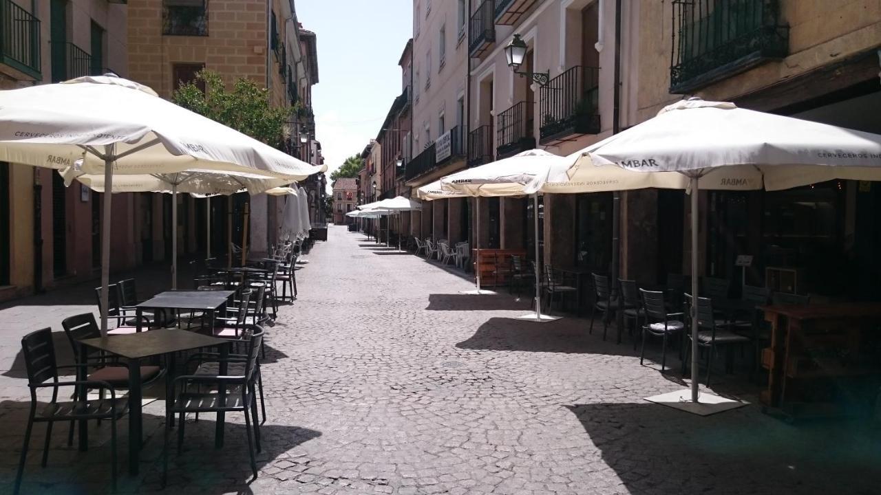 Casa De Huespedes Vecinodecerbantes Hotel Alcalá de Henares Exterior foto